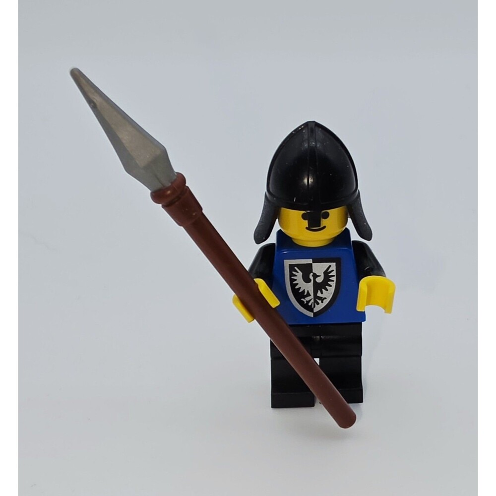 Vintage LEGO Castle Black Falcon Guard Minifigure Spear Helmet cas101a cas301